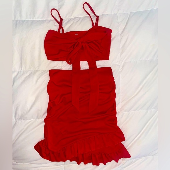 Two-Piece Set - Red Mini Ruffle Skirt & Tie-Front crop top - Picture 6 of 12